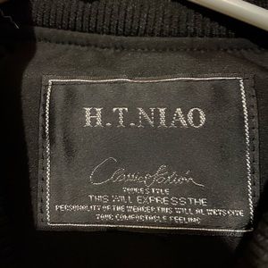 This is a bomber jacket brandH.T niao